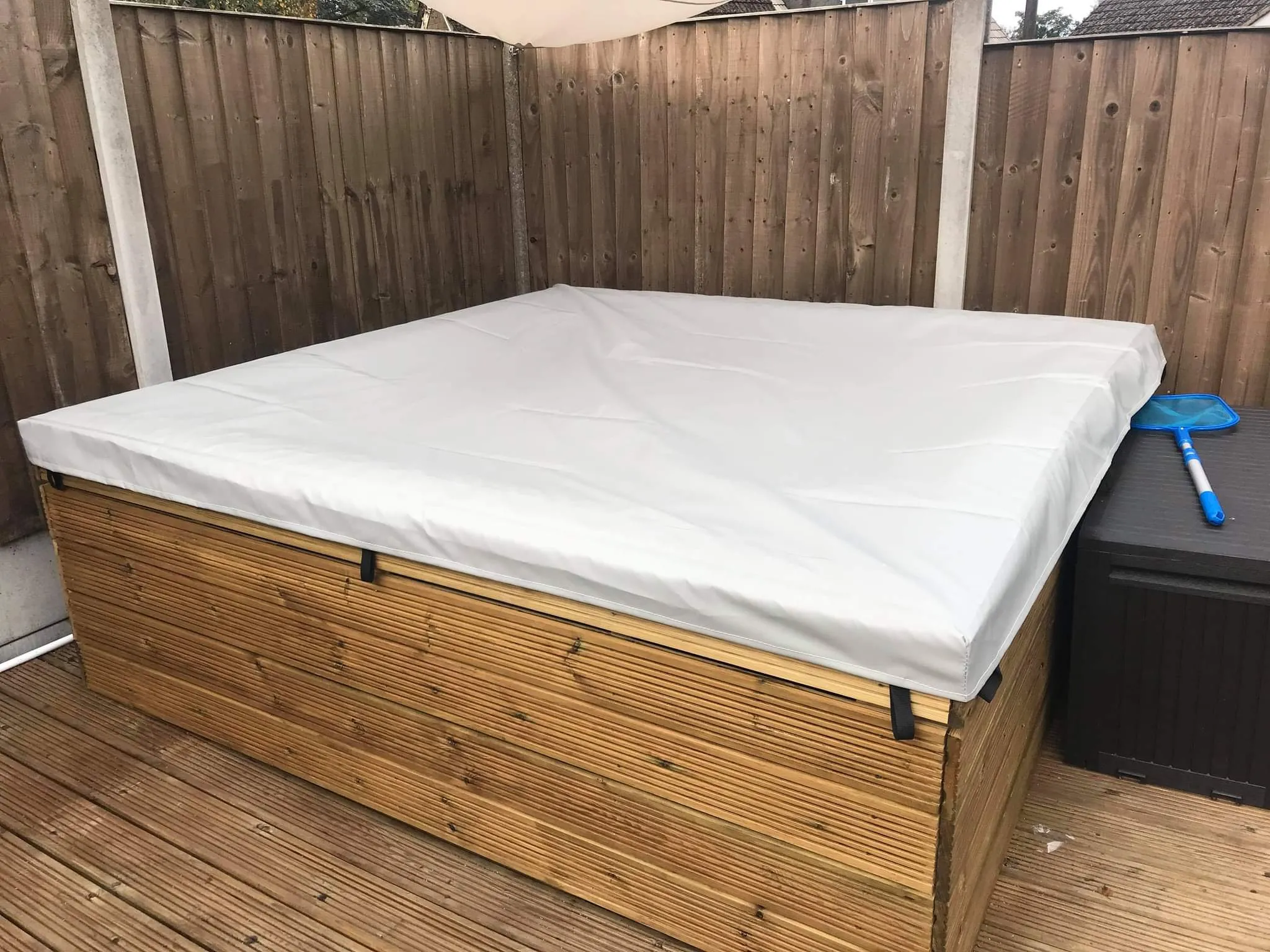 Outdoor hot tub cover
